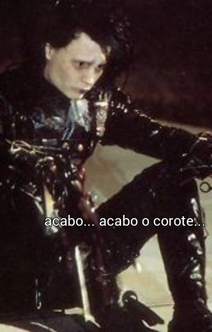 emos 2 da manhã em uma praça aleatória