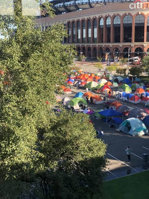 higherkive's tweet photo. BENNY WENT IN A DAY EARLY FOR THE BTS SHOW. NOW WHO'S GONNA TELL HIM THAT THIS IS HOW ARMYS CAMPED OUTSIDE THE STADIUM 5 DAYS PRIOR TO THE CONCERT AT CITI FIELD??!😭😭 @BTS_twt @ItsBennyBlanco @SnoopDogg #BadDecisionswithBTS #BadDecisions https://t.co/3XyH0uI45O