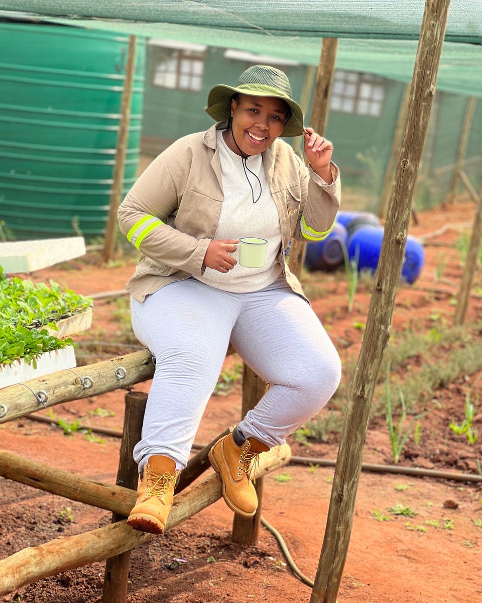 Madam_kaKing's tweet photo. Month of August let us own our power 🌱
@UmgibeCreator @Momentum_za @PeoplesMomentum
#farming
#woman
#womaninfarming https://t.co/nr2QyYOAkG