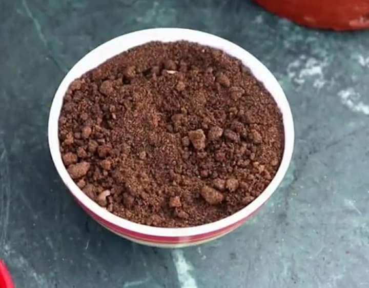 Excel_Dee's tweet photo. MEMBUAT PUPUK NPK ORGANIK DARI SAMPAH DAPUR

YUK SIMAK! SHARE JIKA BERMANFAAT SEMOGA JADI AMAL JARIYAH.

Bahan2:
1. Ampas teh
2. Kulit telur
3. Kulit pisang

Cara membuat:
1. UNSUR N: Ambil ampas teh, jemur di terik matahari selama 2 hari atau sampai kering. https://t.co/wlKlq7287d