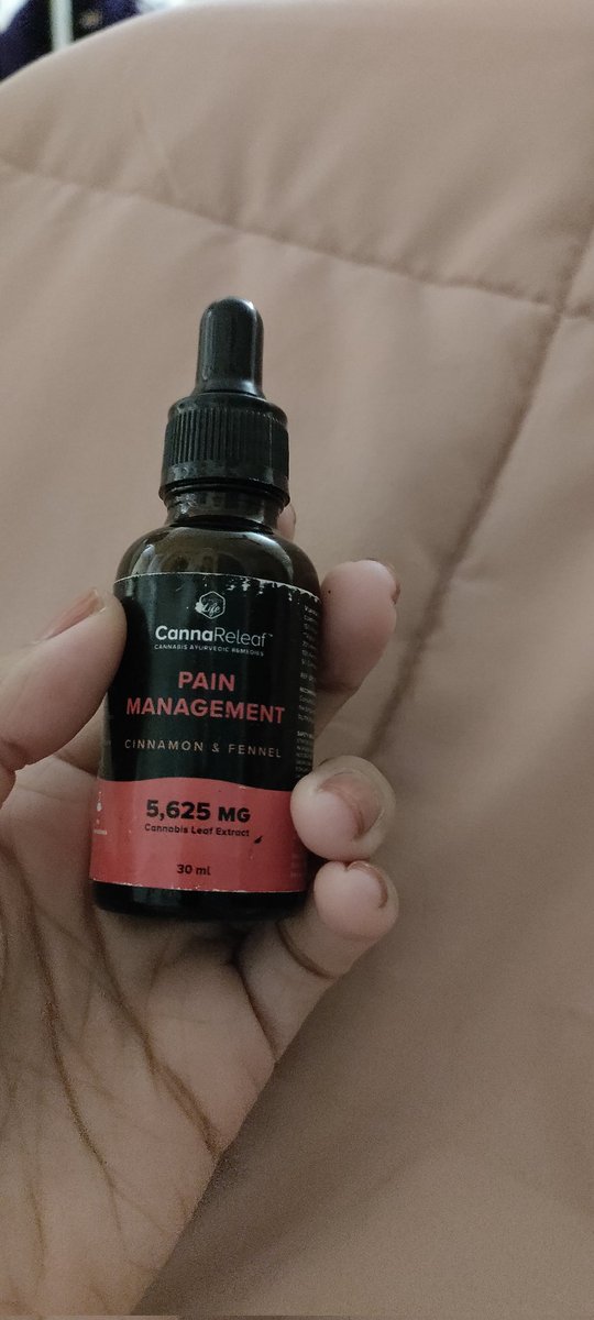 AprilLunaPotter's tweet photo. I have been on Cannabis medication for more than a year. 

I take pain management oil everyday to manage my chronic pain, fatigue, migraines, insomnia and anxiety.

The muscle relief oil helps my knee pain. 

Recently, I started using Bloom for menstrual cramps. Works wonders! https://t.co/SZMTh2i4s2