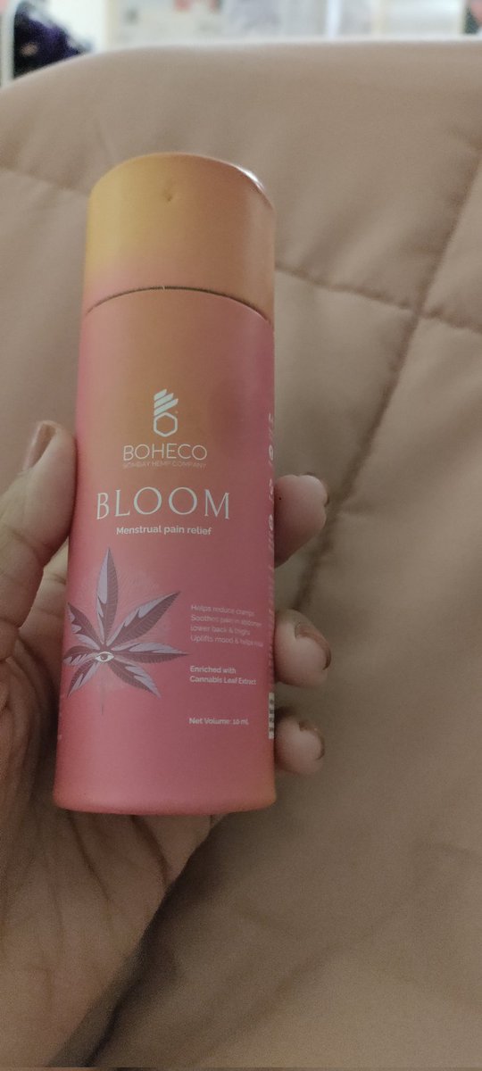 AprilLunaPotter's tweet photo. I have been on Cannabis medication for more than a year. 

I take pain management oil everyday to manage my chronic pain, fatigue, migraines, insomnia and anxiety.

The muscle relief oil helps my knee pain. 

Recently, I started using Bloom for menstrual cramps. Works wonders! https://t.co/SZMTh2i4s2