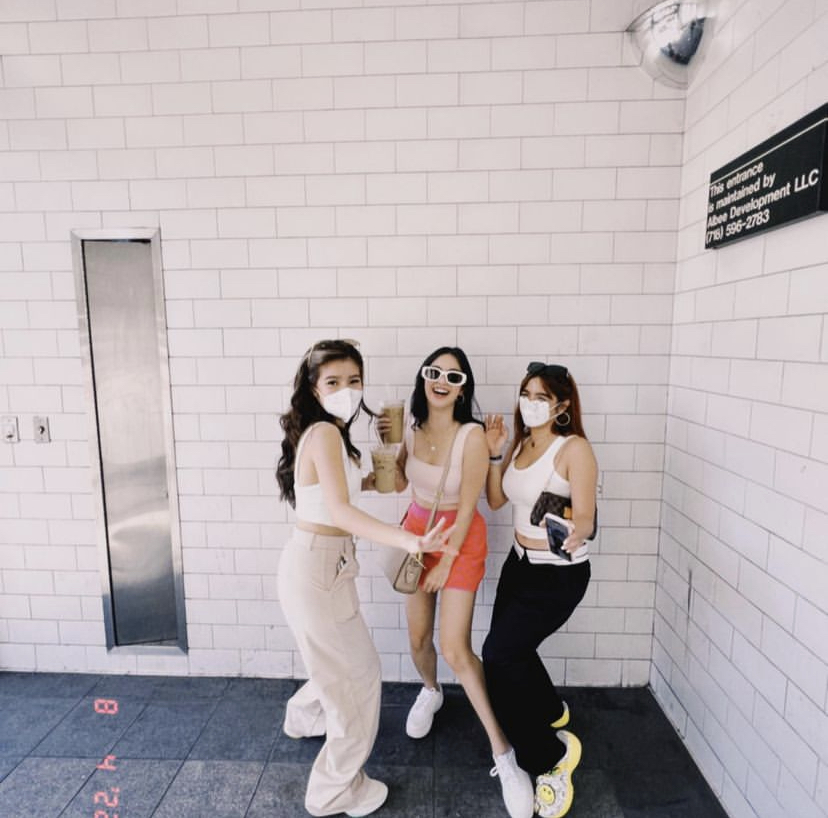 inquirerdotnet's tweet photo. "MEANWHILE, IN NEW YORK" ❤️

LOOK: Actress Charlie Dizon shares photos of her having fun with fellow artists Belle Mariano, Donny Pangilinan, Andrea Brillantes, Maris Racal and Maymay Entrata in New York City. | 📷: Charlie Dizon https://t.co/ph0oUUowA9