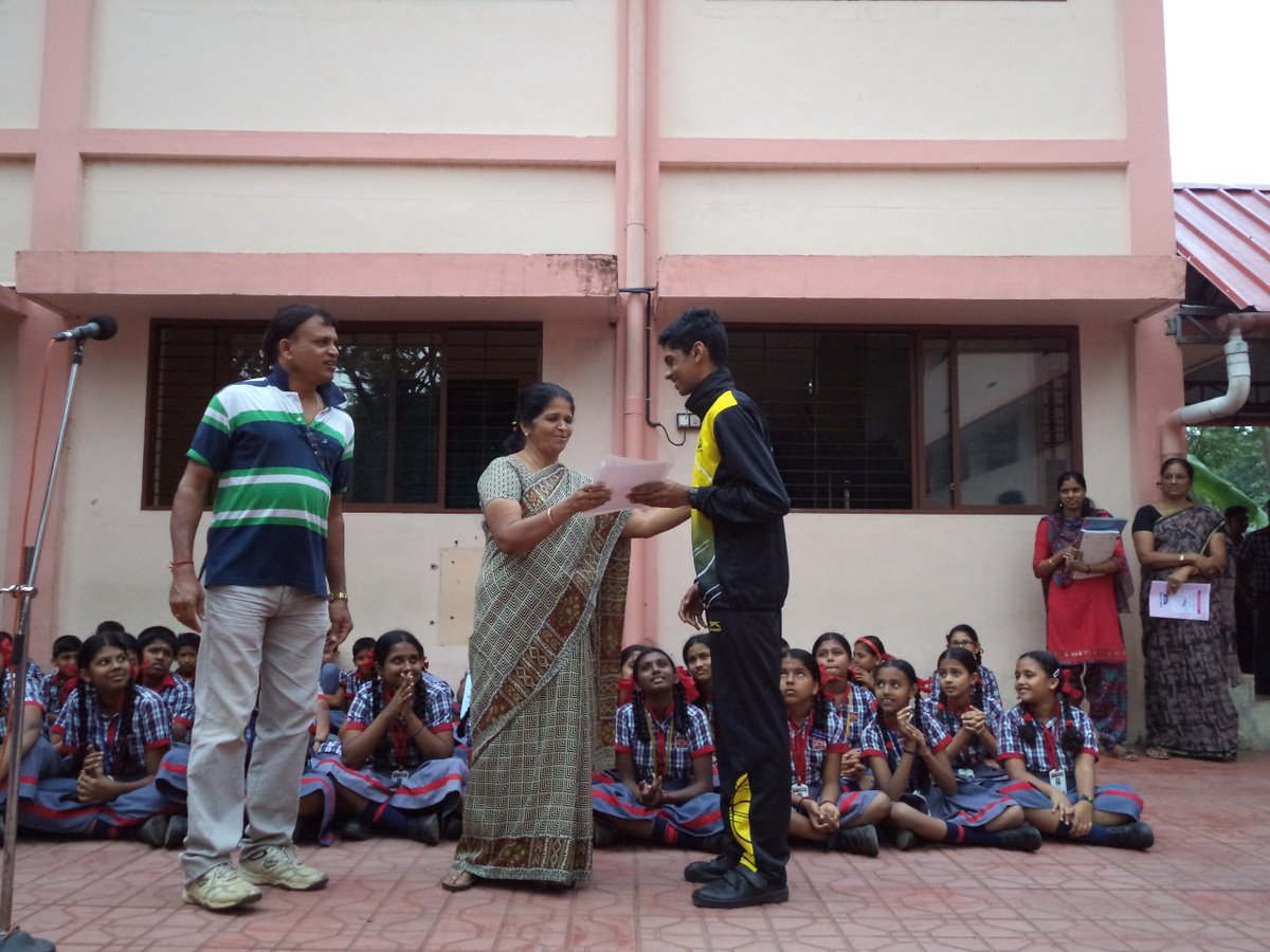 KVS_HQ's tweet photo. Heartiest Congratulations to another #KV Alumnus Mr. M. Sreeshankar for winning Silver medal in Men's Long Jump at #CWG2022
He studied in @kvkanjikode and was a prolific sportsman during his school days.
#KVS Family wishes him a bright career ahead!
#KViansShining https://t.co/J7LxBwWnRv