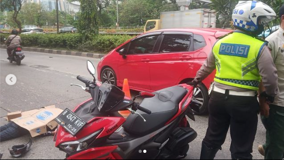 RadioElshinta's tweet photo. 11.28: Telah terjadi kecelakaan tunggal yang menyebabkan Korban tutup usia di Jl.S Parman Grogol arah Tomang, tepatnya di depan Halte Yunus Jakarta Barat.
via @TMCPoldaMetro
#SimakElshinta https://t.co/FwCgeob9kv