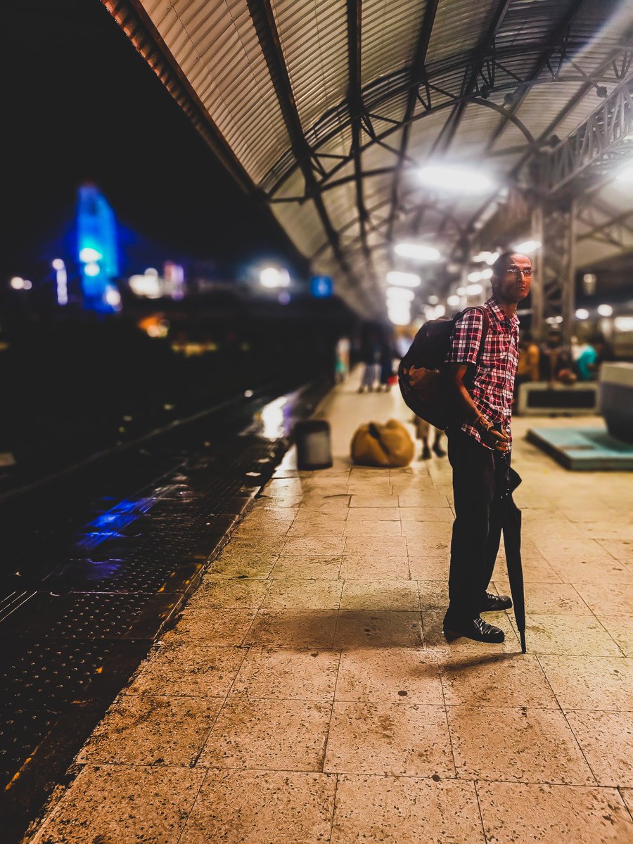 kolkatarise's tweet photo. The Passengers Wait..!!

📍Majerhat Railway Station, Kolkata, West Bengal, India 🇮🇳

#Kolkata #kolkatatv #railwaystation #kolkataphoto #NFT #nftart #NFTCommmunity #India #Indian #easternrailway #southeasternrailway 

Thanks for watching.
For more check Insta - @kolkatarise https://t.co/HYpo2ijzJU
