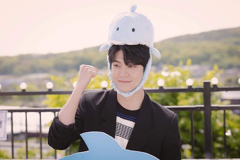kdramatreats's tweet photo. Lee Junho the best boyfriend ever 🐬💙 https://t.co/zF54RDYLVF