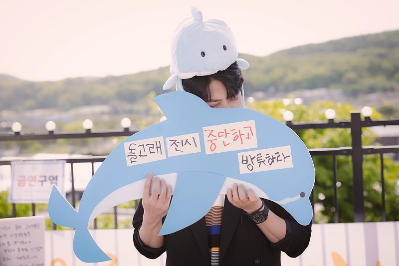 kdramatreats's tweet photo. Lee Junho the best boyfriend ever 🐬💙 https://t.co/zF54RDYLVF