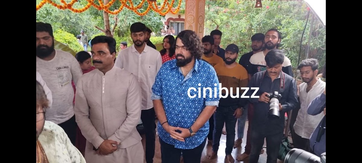arunkumargteam's tweet photo. #DarshanThoogudeepa ಅವರಿಗೆ ಬರೋಬ್ಬರಿ ಮೂರನೇ ಸಲ #actioncut ಹೇಳೋದು ಖುಷಿಯ ಜೊತೆಗೆ ದೊಡ್ಡ ಜವಾಬ್ದಾರಿಯೂ ಹೌದು. ಗಂಧದ ಗುಡಿಯ ಆನೆಯನ್ನು ಪ್ರೀತಿಯಿಂದ ಪಳಗಿಸಿಕೊಂಡಿರುವ ತಾಕತ್ತಿನ ನಿರ್ದೇಶಕ #tarunsudhir ಅವರಿಗೆ ಶುಭಾಶಯ... #arunkumarg #cinibuzz #challangingstardarshan #D56 #Exclusive #kranthi https://t.co/h0pnTWzUER