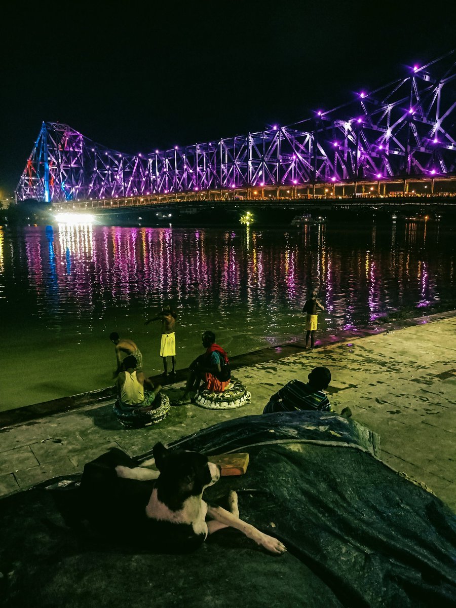 kolkatarise's tweet photo. Life Around River Ganges..!!

📍Mullickghat, Howrah-Kolkata, West Bengal, India 🇮🇳

#ig_calcutta #namashkarkolkata #thisisbengal #Kolkata #kolkatatv #calcutta #bengal #howrahbridge #riverganges #nightview #NFT #NFTCommmunity 

For more, follow me on Instagram @kolkatarise https://t.co/oNjsh5yL82