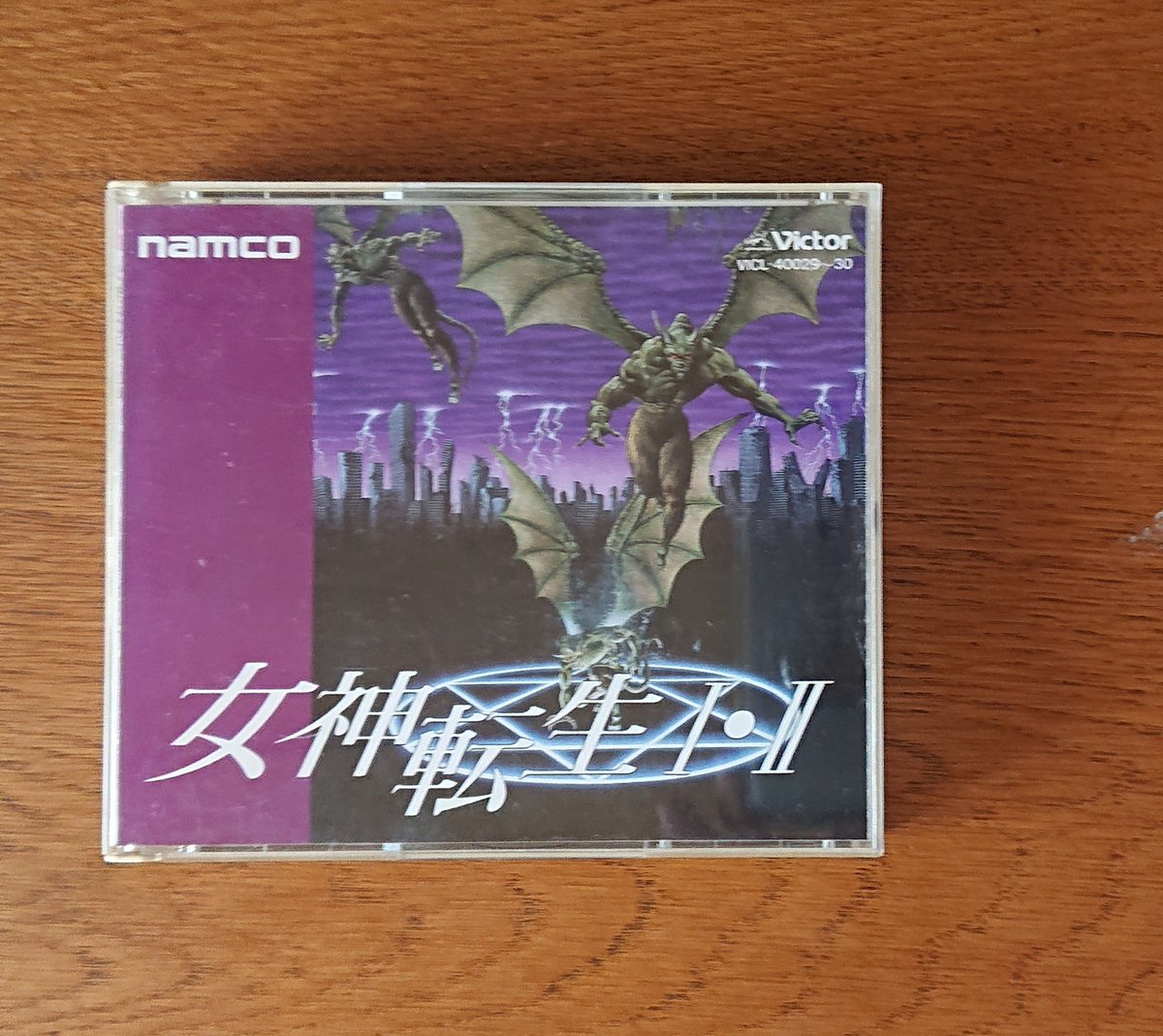 united9899's tweet photo. レトロCD買い戻しプロジェクト #25

｢女神転生 Ⅰ・Ⅱ｣

名曲の宝庫
｢ファミコン版 女神転生Ⅰ・Ⅱ｣
のサントラ版。
久しぶりに聴きましたが今聴いても非常に高い完成度で、改めて同作品のスタッフの天才的なセンスに脱帽です。

#女神転生 #ファミコンBGM
#レトロゲームCD https://t.co/j5eGSmLSlz