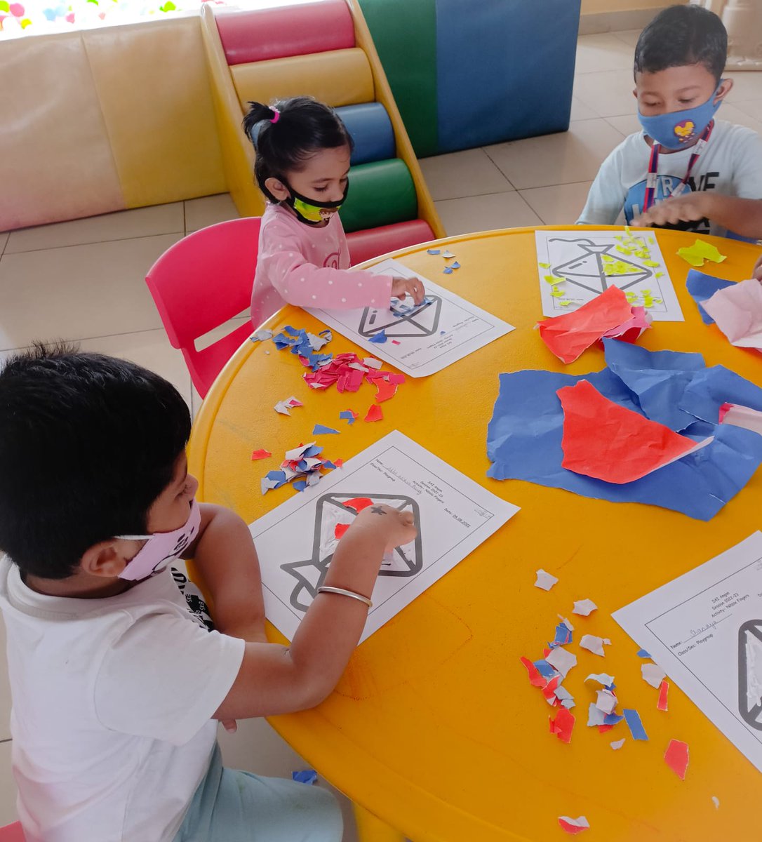 SAI_Edu_In's tweet photo. "Nimble Fingers"
The cute little children of Playgroup were super excited to do the most favourite activity i.e. none other than tearing and pasting of different colour papers in the given outline of a kite.
#21stCenturyskills
#FineMotorSkills
#InterIntraSkills https://t.co/Mma9EtveF3