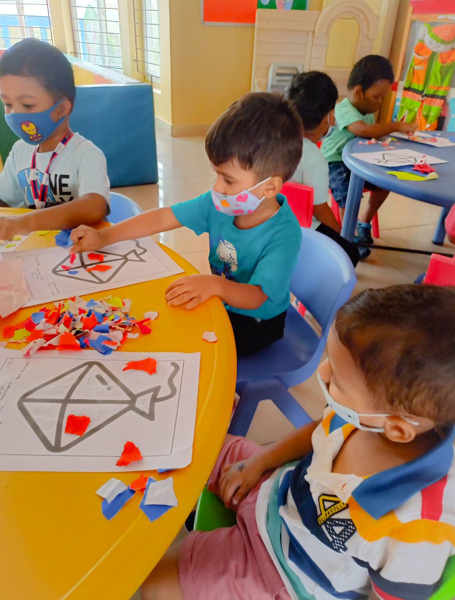 SAI_Edu_In's tweet photo. "Nimble Fingers"
The cute little children of Playgroup were super excited to do the most favourite activity i.e. none other than tearing and pasting of different colour papers in the given outline of a kite.
#21stCenturyskills
#FineMotorSkills
#InterIntraSkills https://t.co/Mma9EtveF3