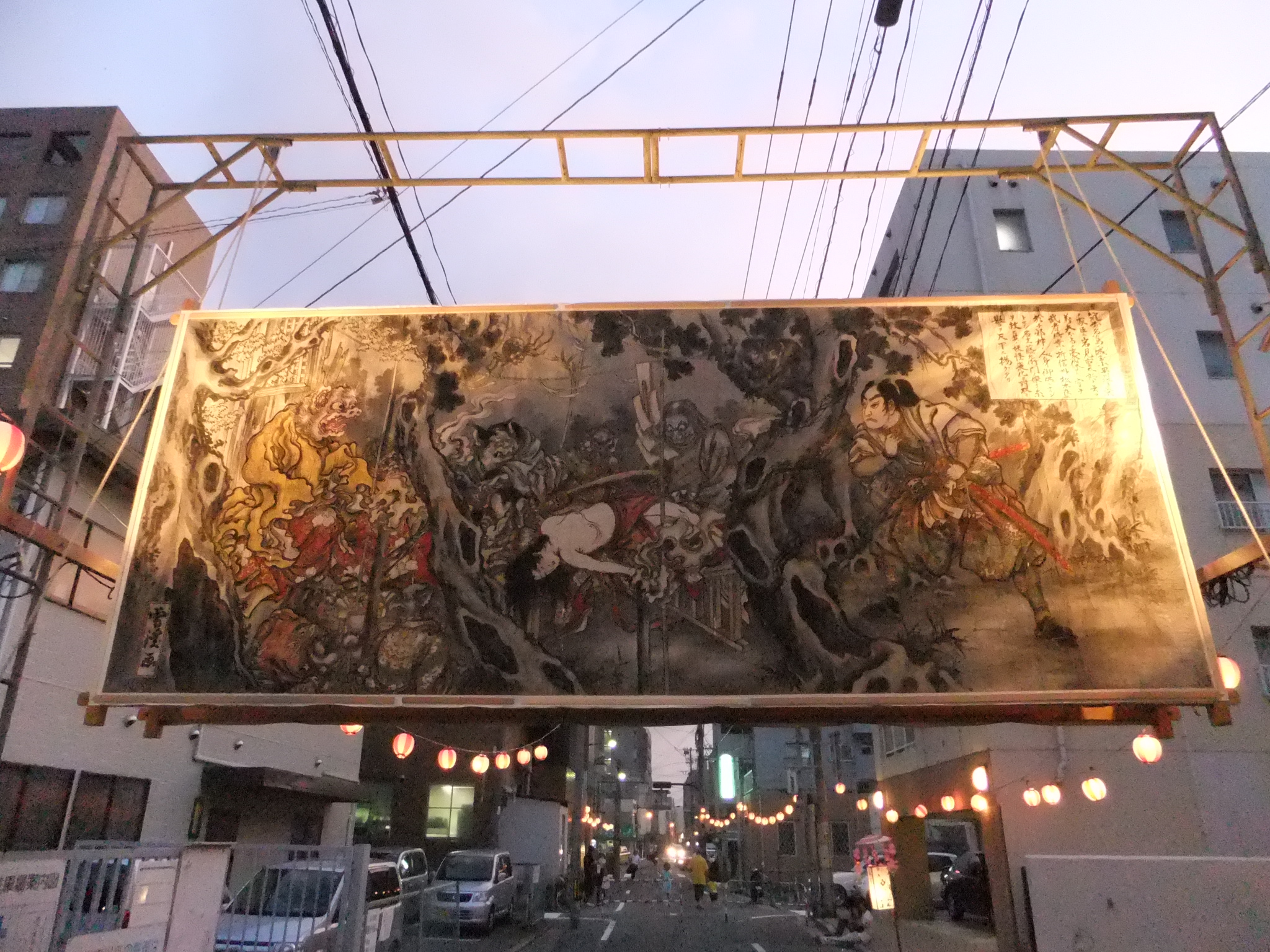 公式 博多の魅力 博多ガイドの会からのお知らせ 博多ガイドの会 大灯篭の武者絵を見に行こう 江戸時代の中頃から２６０年以上も受け継がれてきた歴史ある祭り 行事 で 博多の夏祭りの最後を締めるといわれる 大浜流灌頂 おおはまながれ