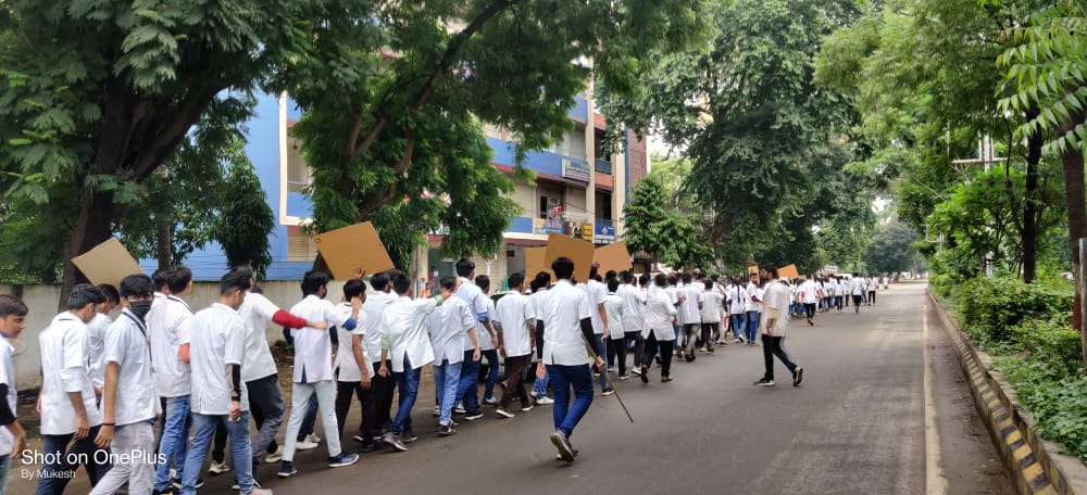 Jdp3098's tweet photo. Stop insulting us by paying ₹4200 as 'Stipend'
We need Change!!💪

We demand ₹18000 stipend.
#Day5_of_guj_vets_on_strike
#Increase_Guj_Vet_Stipend
#guj_vet_union

@PMOIndia @CMOGuj
@RaghavjiPatel @sanghaviharsh
@PRupala @KanuDesai180
@DivyaBhaskar
@sandeshnews https://t.co/s0U4UAVVzS
