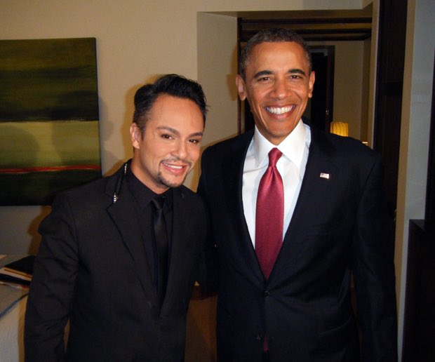angelbrows's tweet photo. Happy Birthday Mr. President Obama #ObamaBirthday #angelrafaelmaquillaje https://t.co/AErURxIhbC