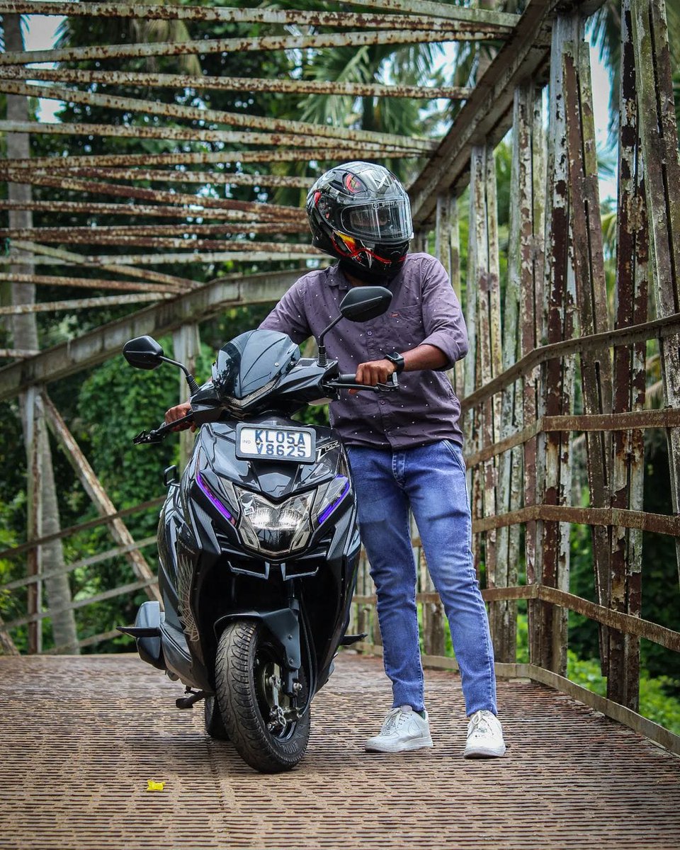 honda2wheelerin's tweet photo. Tag us with your Honda 2Wheeler and get a chance to be featured on our page.
•
#Repost @glossy_grey
•
##✨🦋🌉💫💫☄️☄️##
..
....
.....
......
.......
........
..........
...........
.............

#diofans #dio #diomodified #dioridersclub #diolovers #diolover #dioriders #htz https://t.co/DeXOmLmCZx