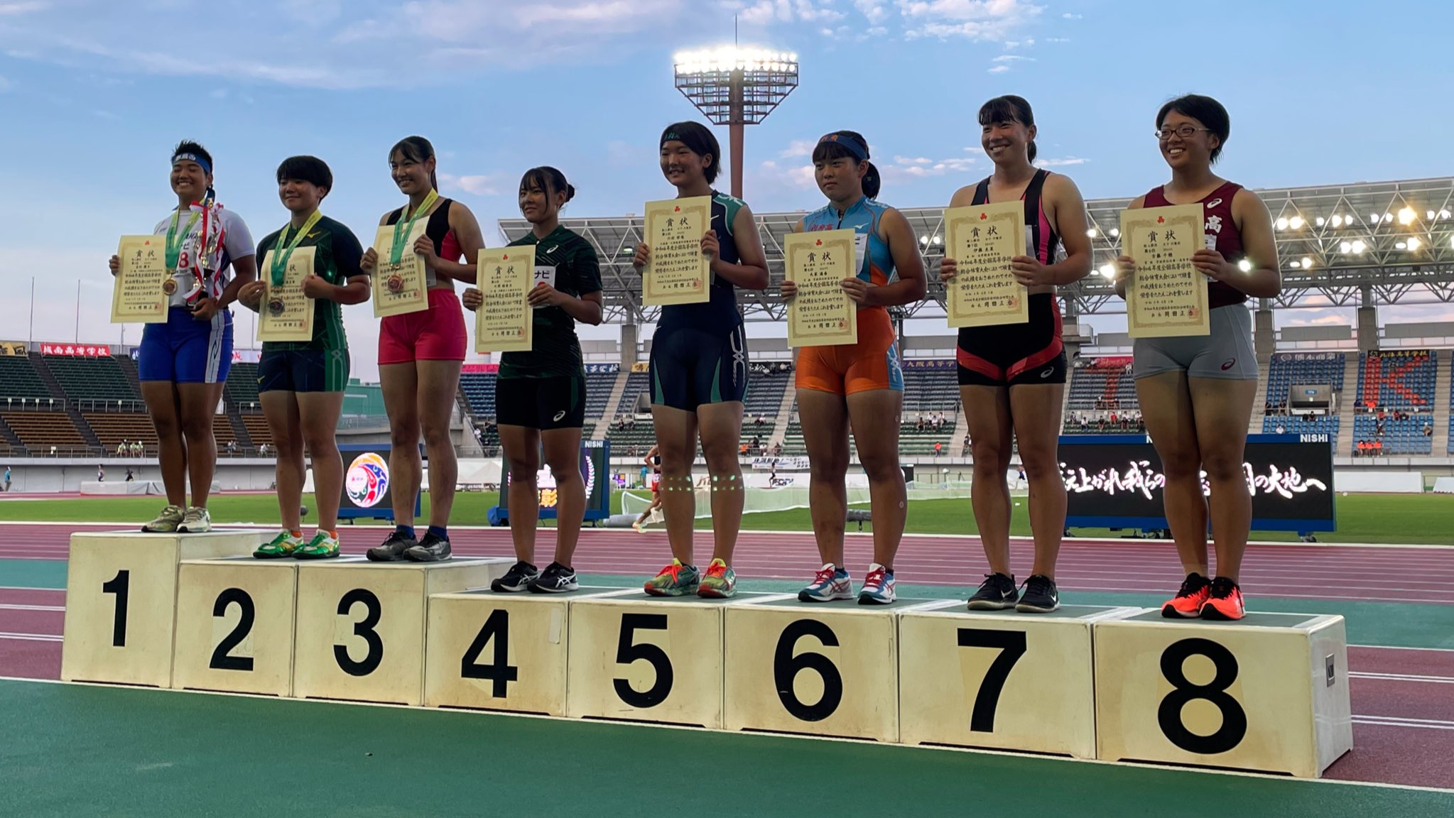 日本陸上競技連盟 徳島インターハイ 女子円盤投 表彰式 1位 友利晟弓 選手 那覇西 沖縄 46m46 2位 阪本海月華 選手 紀央館 和歌山 44m69 3位 桑島弥々 選手 咲くやこの花 大阪 44m35 応援ありがとうございました 大会