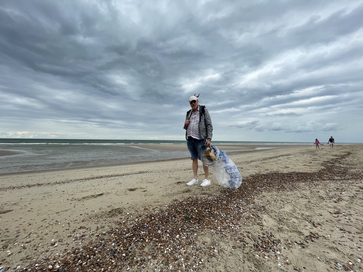 EllenHeer's tweet photo. #beachcleanuptour We zijn begonnen: etappe 5 Westenschouwen -> Burgh-Haamstede @denoordzee https://t.co/s252PvFH0o