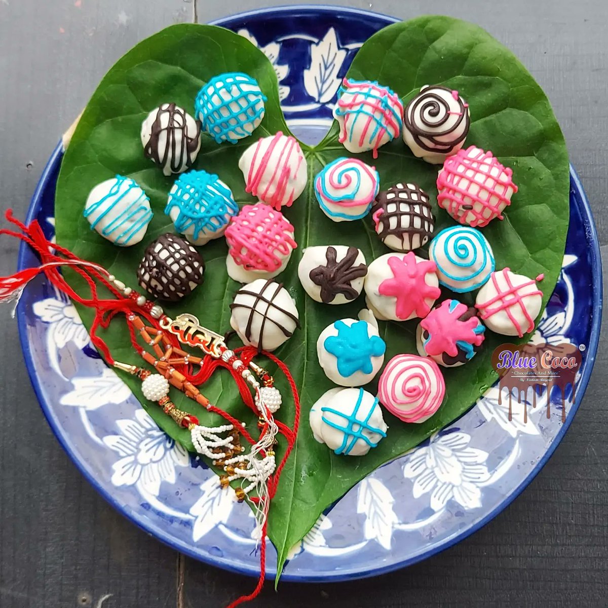 neelamrajput360's tweet image. Celebrate this Rakshabandhan with homemade chocolates from @bluecocochocolates 🍫 😋 💕

Customize your order today ❤️
SHIPPING ACROSS INDIA 🇮🇳

#ChocolateTruffles #BlueCoco #Homemade #Gift #Handcrafted #DarkChocolate #Healthy #MilkChocolate #WhiteChocolate #Sanand #Ahmedabad