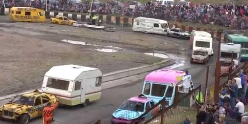 COMPETITION TIME!!!
Check out our FB page @BlackpoolSkipHire for our Tag a mate Caravan carnage competition. 
#welovecaravancarnage