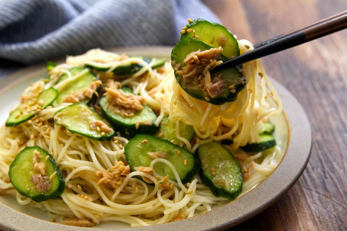 暑くて食欲がないというときでもさっぱり食べられちゃう？！きゅうりなどを使った「素麺」レシピ！