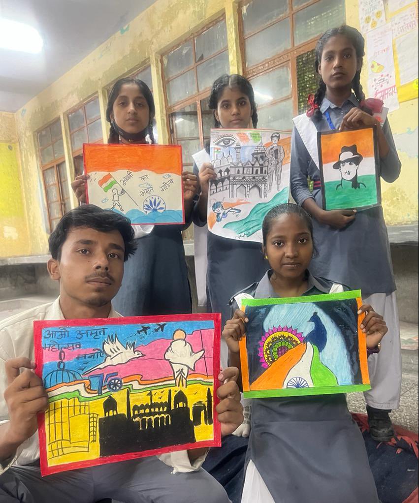 Seema43794923's tweet photo. SKV JJColony Wazirpur celebrates AKAM Plantation, jungle story 
Poster making and logo design activity Overwhelming work by students and teachers both #AKAM #AzadiKaAmritMahotsav #Dir_Education #plantation https://t.co/bI3ln5ACFq