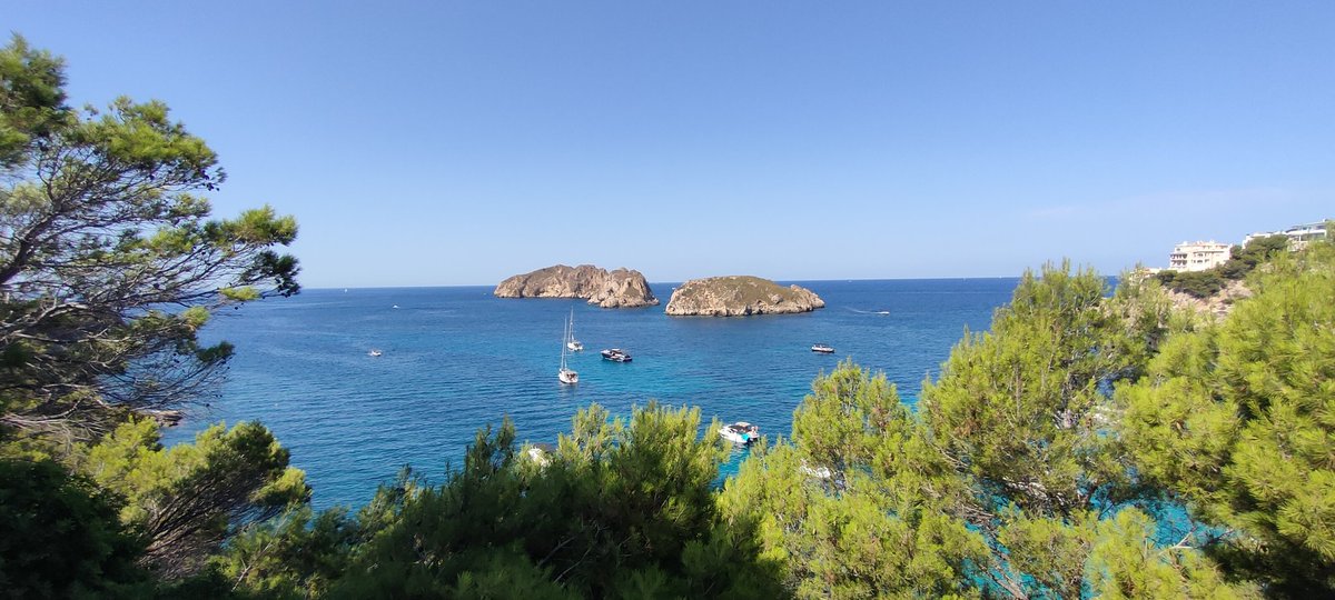 I així dia rere dia, setmana rere setmana, més rere mes.... absència total de l'embat. El que afavoreix l'increment de temperatura Ran de mar. Un cas digne d'estudi aquest estiu i els que venen....<a href="/MiquelSalamanca/">Miquel Salamanca</a> <a href="/TempsIB3/">El temps IB3</a>