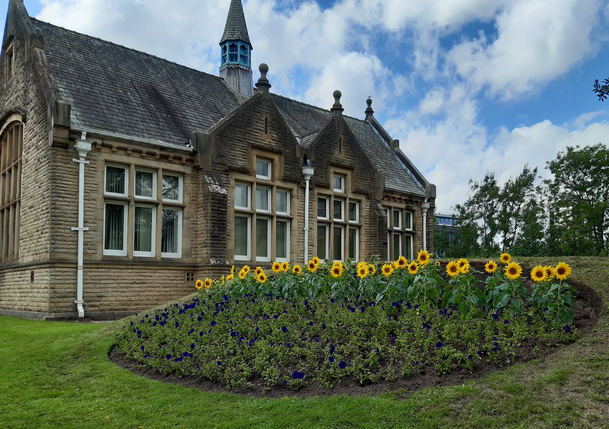 RochdaleCouncil's tweet image. A massive thank you to  to our staff, @rochdaleinbloom  and everyone who's helped to get our town ready as we are judged today by @RHSBloom for the Britain in Bloom finals.  Rochdale has been selected to feature in the  Best Small City Category for 2022. 

Good luck to all  🌷