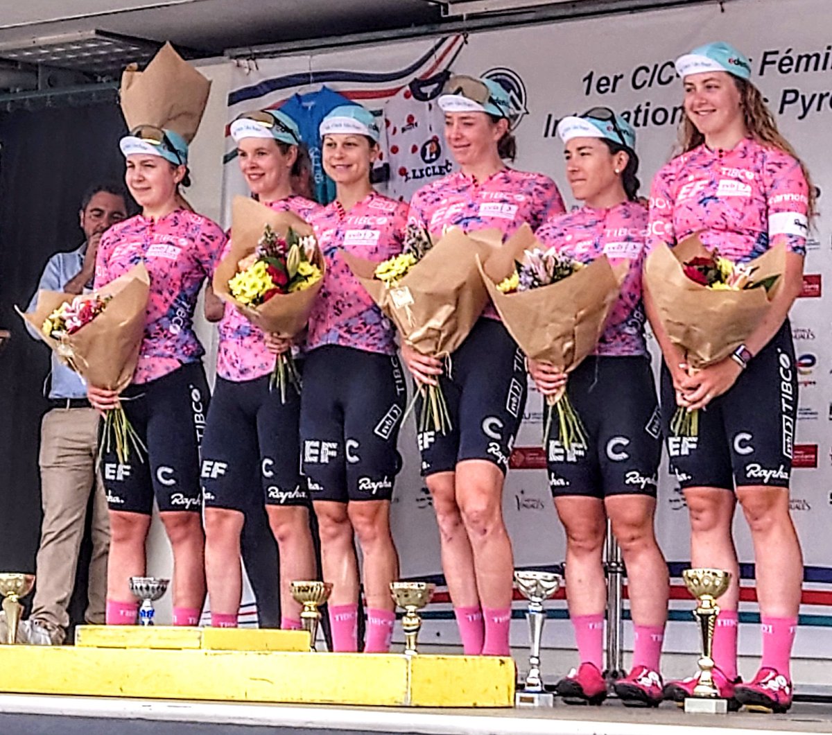 Le premier podium du Tour CIC des Pyrénées féminin à Lacq ce matin <a href="/Ville_Pau/">Pau, Capitale Humaine</a> <a href="/BrachetChevanne/">Elisabeth Chevanne</a>