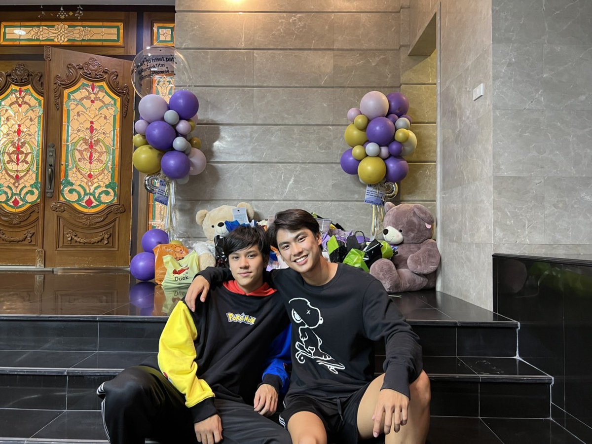 _itsmeraaap's tweet photo. Twinning Momentz. There are a lot of things to like about OhmNanon, but the thing I like the most is the joy they can radiate to their fans. They have become the fans' happy pill and source of comfort.
#โอมนนน #OhmNanon 
#ohmpawat #mynameisnanon #OhmNanon1stFM #OhmNanonSelcaDay https://t.co/q18OwxLMN8