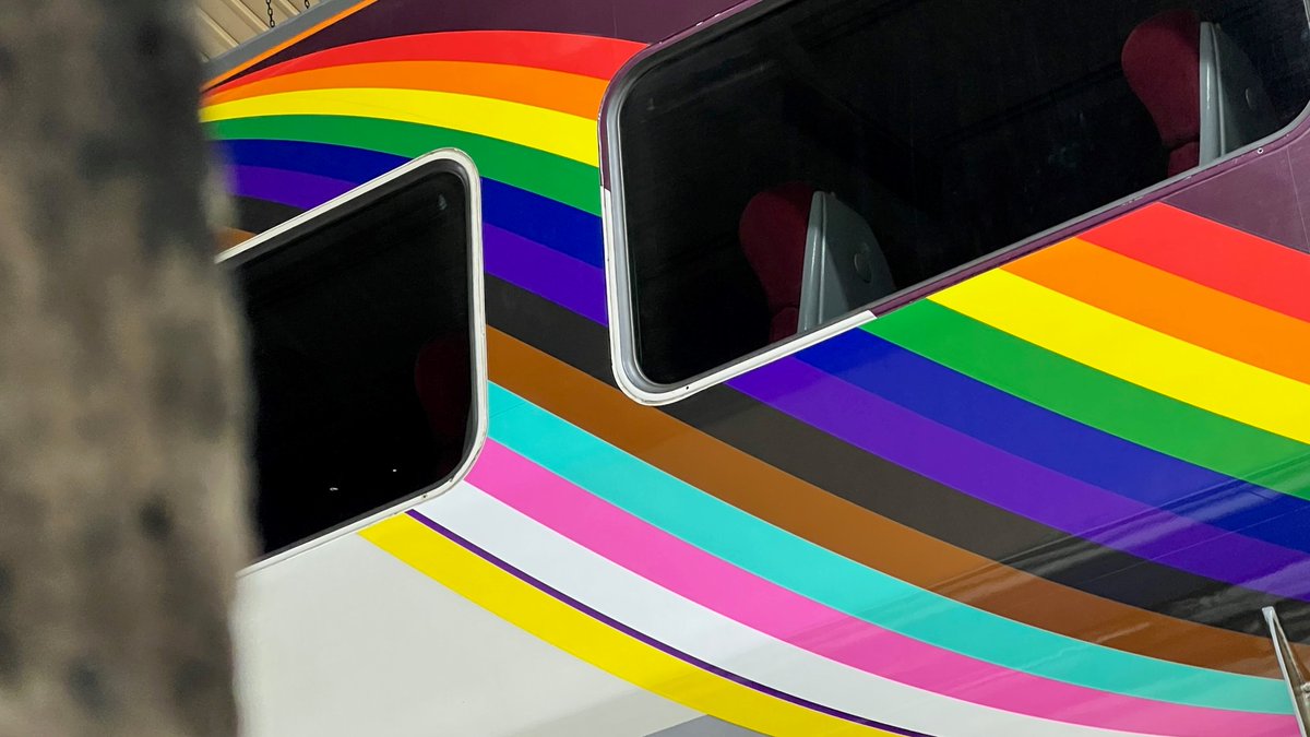 EMR celebrate Belper and Derby Pride with special Rainbow Train 🔗 news.railcam.uk/index.php/2022… Keep your eyes peeled on our #Derby (@RailOpsGroup) cameras tomorrow, lets see those screen grabs!👀📸🌈 @EastMidRailway @EMCommunityRail @WillRogersEMR @prideukorg @TheProgressTrn