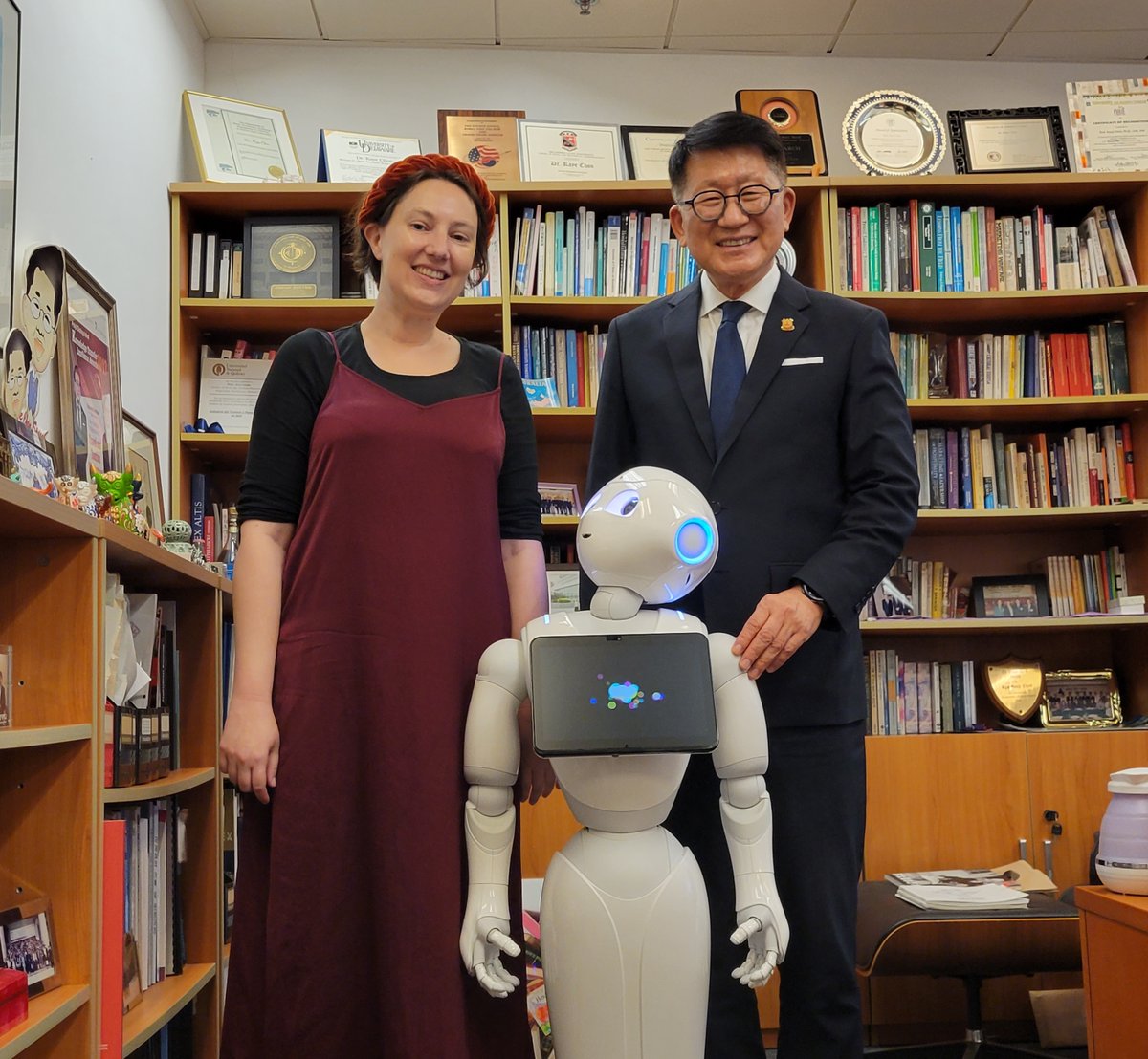 PolyUSHTM's tweet photo. Mirae, the Pepper Robot, joined Dean Kaye Chon to welcome Ms Lilit Marcus of #CNN in her visit to our School today.
#PolyUSHTM #HongKongsHospitalitySchool #CableNewsNetwork #CNN #Robot #PepperRobot #AI #Hospitality https://t.co/hg0EN0qKcq