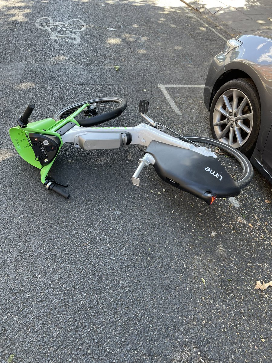 lainasemanuel's tweet photo. @limebike I was involved in an accident because the seat fell off mid ride on one of your bikes and all you present me is with a standard form and a “Thank you for your feedback”? https://t.co/Silvegnjc2
