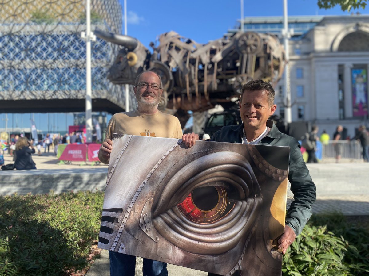 BirminghamWeAre's tweet photo. Daniel was delighted to give a canvas of one of his photos as a gift from #BirminghamGems to Mike Bushell @mikebreakfast this morning!
#BirminghamWeAre #proud #B2022 #BeBoldBeBham https://t.co/l2Fu3FWDxe