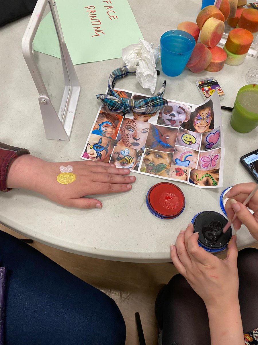 climate_nl's tweet photo. Hereβs @Rhonam12 getting everyone in the festival mood with her face painting talents! #NLEcoFest Thanks Rhona! π¨ https://t.co/TyB74pEFgu