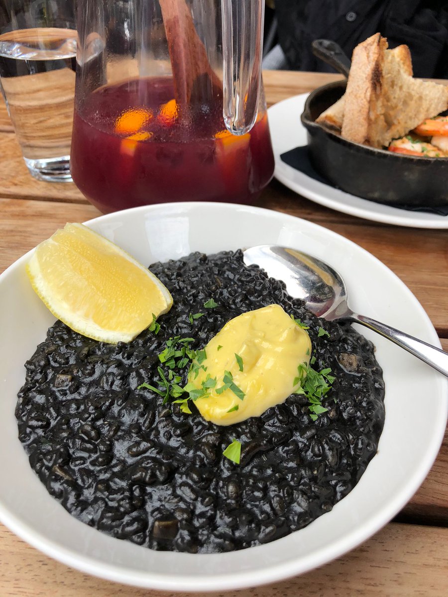 RenoirGuides's tweet photo. #London a few good tapas yesterday @Brindisa #BoroughMarket
#gambasalajillo
#arròsnegro #brindisa https://t.co/XxT6xrgU8V