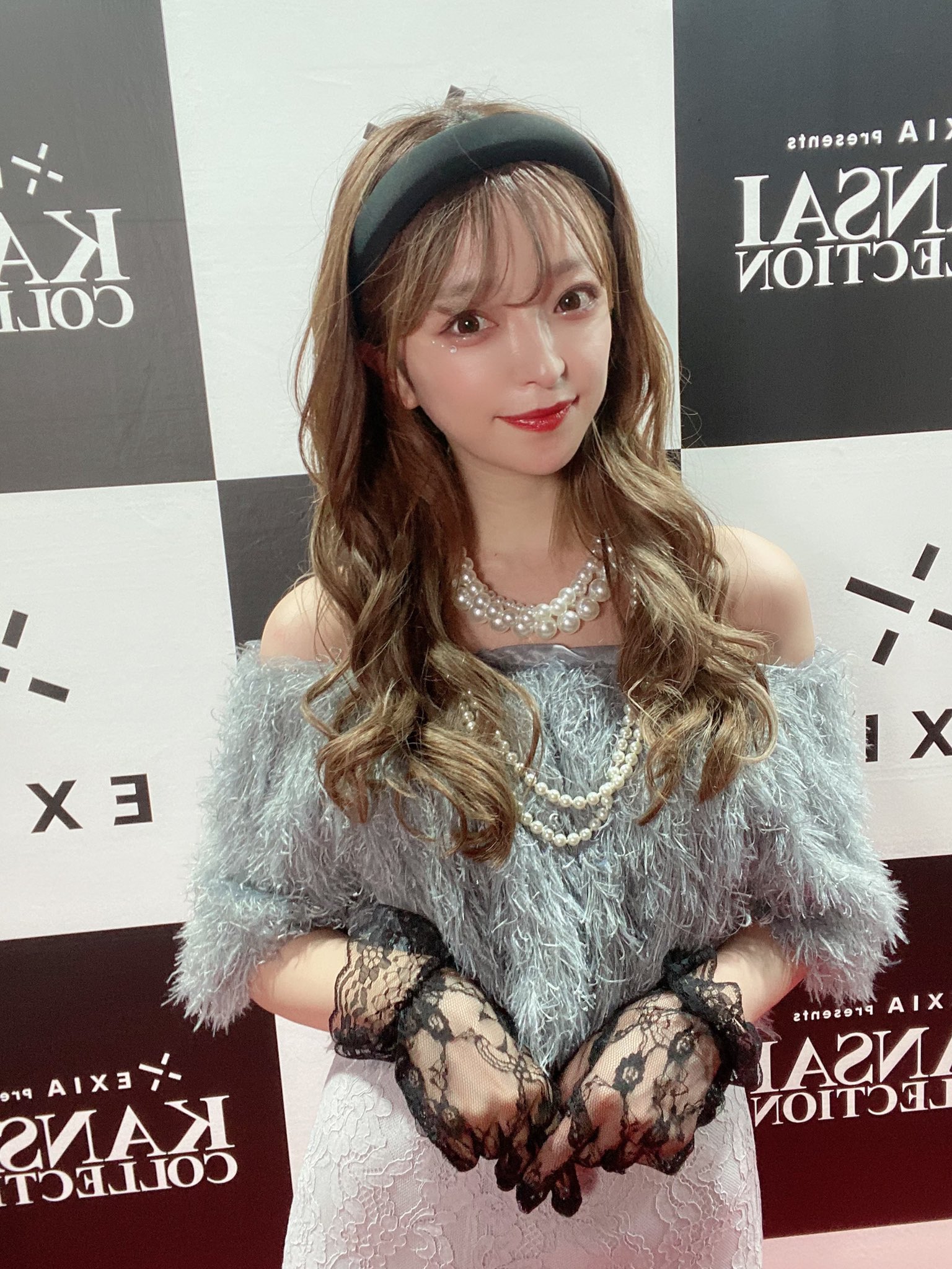 ヘラヘラ三銃士 さおりん チェキ スタイルブックのオフショット に〜〜〜