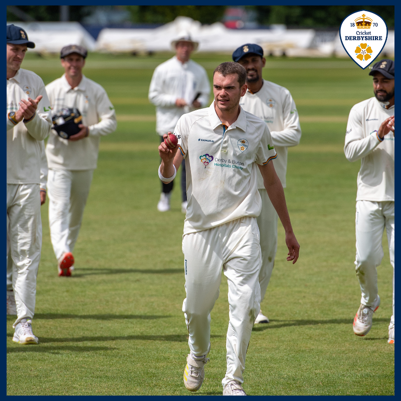 DerbyshireCCC's tweet photo. 𝙎𝙖𝙢 𝘾𝙤𝙣𝙣𝙚𝙧𝙨: 𝙀𝙣𝙜𝙡𝙖𝙣𝙙 𝙇𝙞𝙤𝙣 🦁🏴󠁧󠁢󠁥󠁮󠁧󠁿

@SamConners7 has been called-up to the England Lions squad for their four-day fixture against South Africa next week. 

Congrats, Sam! 👏

Read ⤵️
