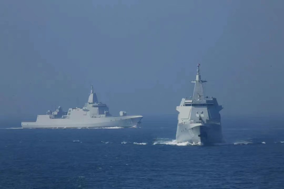 louischeung_hk's tweet image. Two Type 055 destroyers of the PLA Navy held live-fire drills in the eastern waters of Taiwan today. 
youtu.be/tGt3NpEn_uo