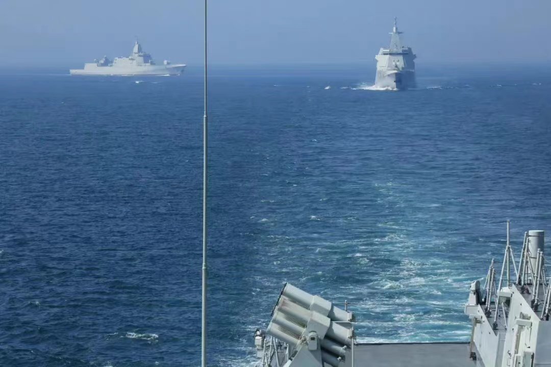 louischeung_hk's tweet image. Two Type 055 destroyers of the PLA Navy held live-fire drills in the eastern waters of Taiwan today. 
youtu.be/tGt3NpEn_uo