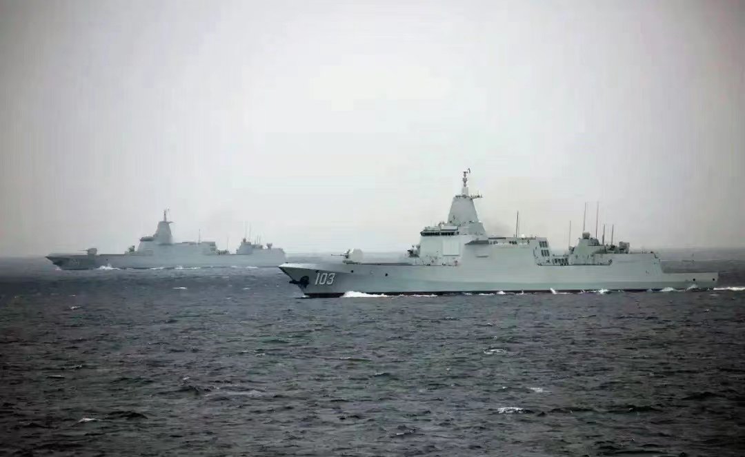 louischeung_hk's tweet image. Two Type 055 destroyers of the PLA Navy held live-fire drills in the eastern waters of Taiwan today. 
youtu.be/tGt3NpEn_uo