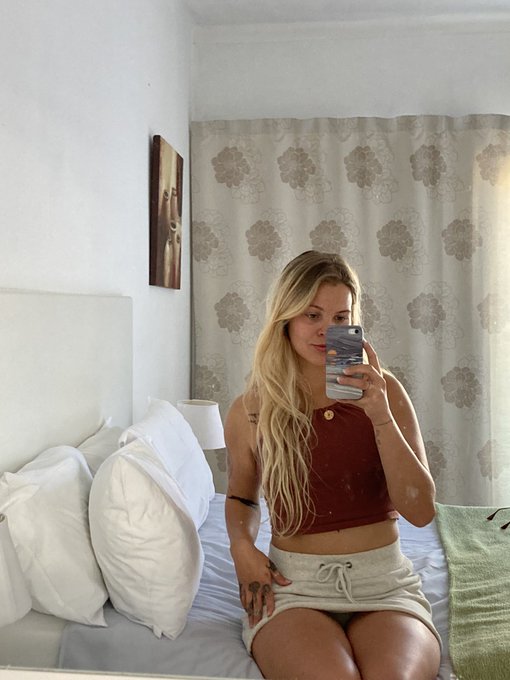 Happy Friday, babes 💋 #onlyfans #camgirl https://t.co/TSA3jKhRhB<a href="/tag/onlyfans"class="tags">#onlyfans</a><a href="/tag/camgirl"class="tags">#camgirl</a>