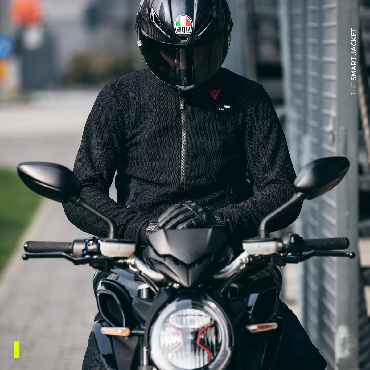 dainesejapan's tweet image. D-air®エアバッグテクノロジーを搭載したメッシュジャケット "SMART JACKET LS(Long Sleeve)"。
耐摩擦性に優れたメッシュ素材、肘と肩にPro-Armorを装備。暑い日の外出やツーリングに最適です。

"SMART JACKET LS"
dainesejapan.com/product/1D2002…

#dainese #ダイネーゼ
#SmartJacket #スマートジャケット