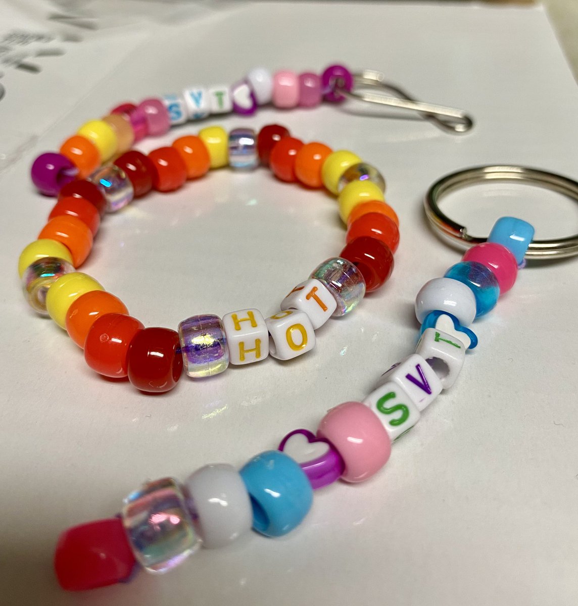 seattlekpop's tweet photo. Nearing completion of the Seventeen freebies 🫶 We have 100 beaded keychains & 25 cat keychains and 500 member polaroid+group card baggies! 💜
#SEVENTEEN #SVTinSEA https://t.co/pbeCRZeIU0