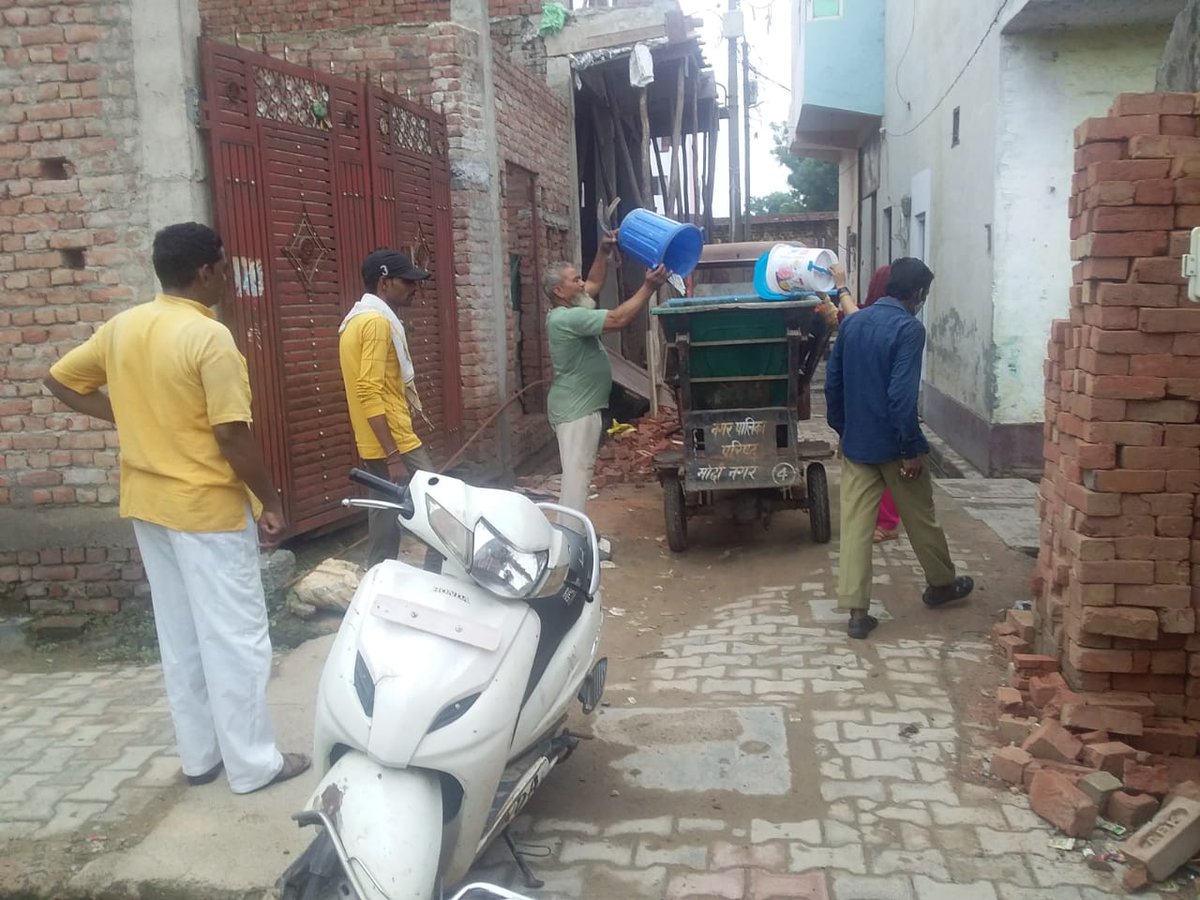 DCGhaziabad's tweet photo. To make the city clean,road sweeping and
 D2D activity performed by @ModinagarNagar Sanitation staff.
 @RoopaMishra77 @ChiefSecyUP
@jaljeevan_
@myogiadityanath
@aksharmaBharat
@NagarVikasUP
@InfoDeptUP
#SwachhSurvekshan2023
#AzadikaAmritMahotsav
#AmritMahotsav
#GarbageFreeCites https://t.co/ssY8ptXMs3