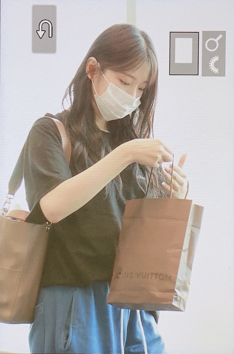 JIHEON_120's tweet photo. 220805 ICN 프리뷰
정말 수고했어~💛
#fromis_9          #프로미스나인          #백지헌 https://t.co/B3ybb7mHmr