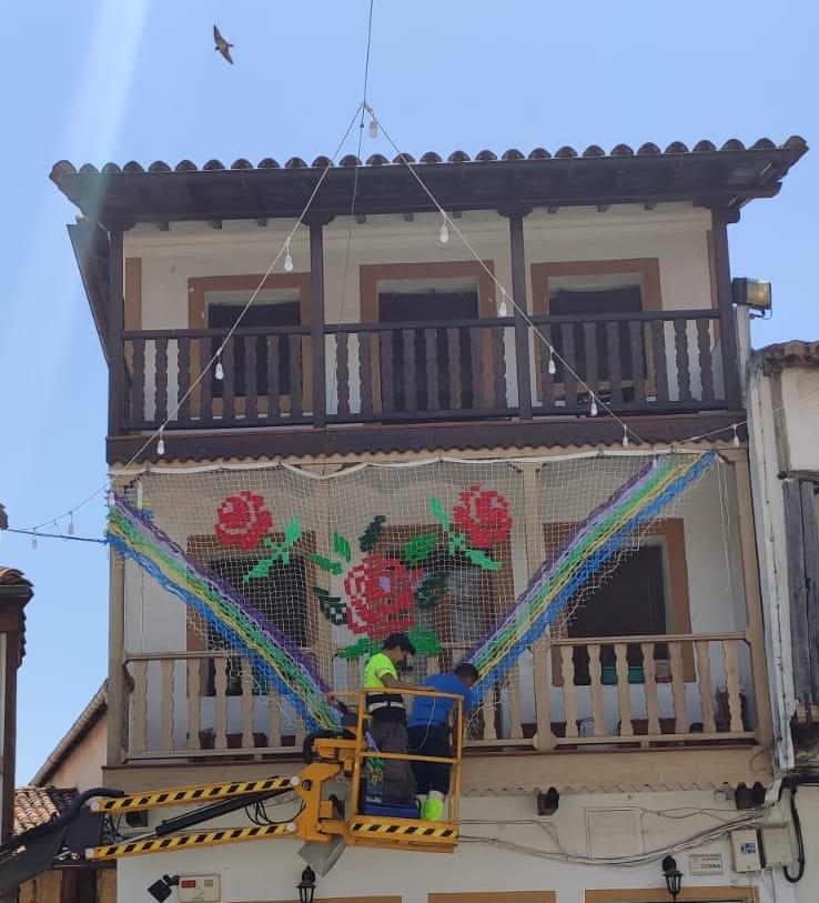 Ya está aquí una nueva edición de Tejiendo la Calle. Este año se celebra la Décima Edición. Para todos aquellos que no lo conozcáis todavía es una fantástica iniciativa que se lleva a cabo en Valverde de la Vera. No os lo perdáis.
Foto. facebook.com/TejiendoLaCall…
#tejiendolacalle
