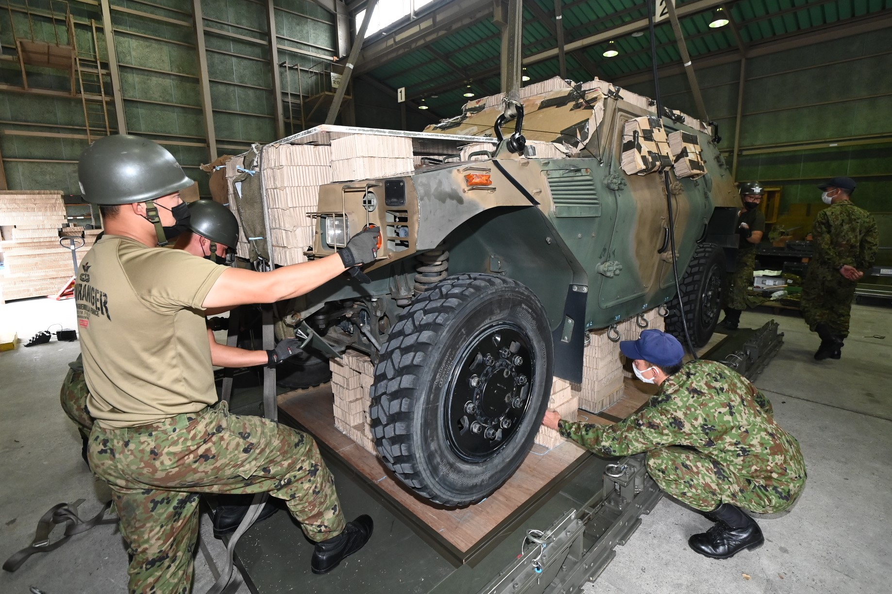 我が国の精鋭　陸上自衛隊 空挺教育隊 基本降下過程卒業記念 金杯24KGP 61NMpYzcb7L._AC_SY200_QL15_.jpg