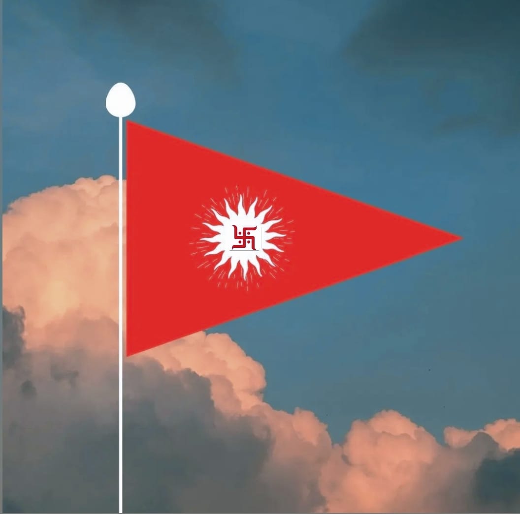 HrishikeshBrah6's tweet image. 🚩यतो धर्मस्ततो जयः🚩

अधर्माचरण से असफलता भगवान् की स्वाभाविक कृपा है।
अधर्माचरण से सफलता दिखाई भी दे; तो समझना अधर्मी के विनाश की भूमिका है।

यही सिद्धान्त विधर्म के समर्थक व्यक्ति, तन्त्र तथा राष्ट्रों पर लागू है।
यह सिद्धान्त अपेल।
सनातन इतिहास इसका प्रमाण है।
@govardhanmath